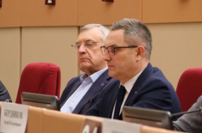 В Саратовской областной думе 16 апреля прошло заседание комитета по информационной политике, в котором принял участие Председатель регионального Союза машиностроителей России Николай Бушуев.