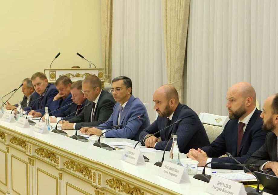 Вместе с Вячеславом Федорищевым @fedorischev63, вице-президентом СоюзМаш, председателем Промсвязьбанка @psbank_ru Петром Фрадковым и руководителями ведущих промышленных предприятий  обсудили перспективные пути развития оборонно-промышленного комплеса.