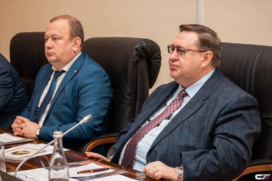 В Саратовском государственном университете имени Н.Г. Чернышевского (входит в ОООР «СоюзМаш») прошло заседание Совета при Губернаторе области по промышленности, науке и инновациям, в котором приняли участие представители правительства области.