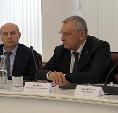 В Правительстве области состоялось заседание областной трехсторонней комиссии по регулированию социально-трудовых отношений.