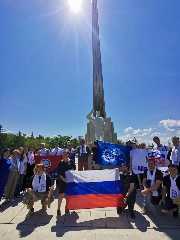 В преддверии Дня России сотрудники предприятия Саратовского регионального отделения Союза машиностроителей России прошли «путь 108 минут» по гагаринской земле